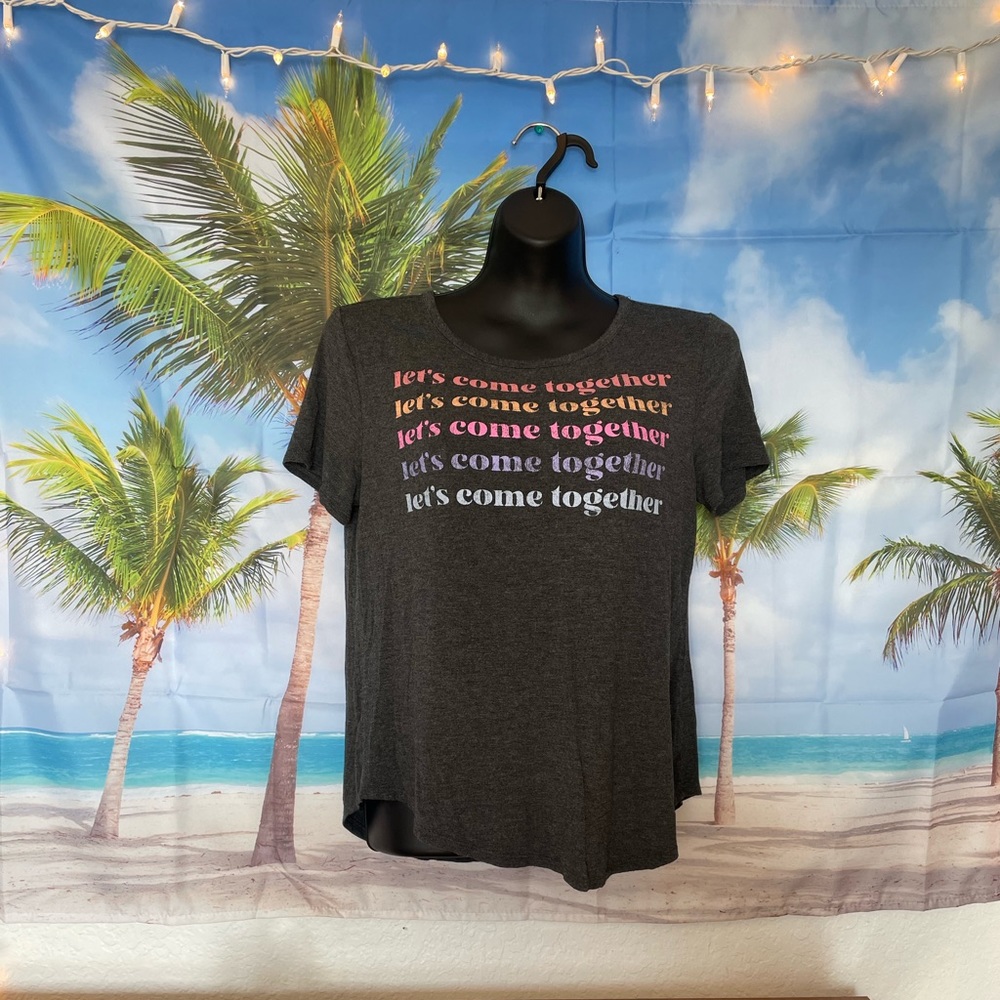 🚨Maurices Graphic Tee Size M